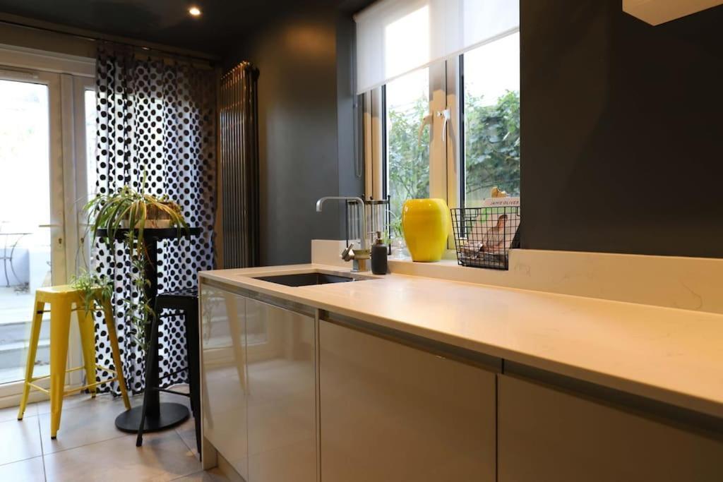 Stylish Townhouse 15 Mins To Laines & Seafront Villa Brighton Kültér fotó