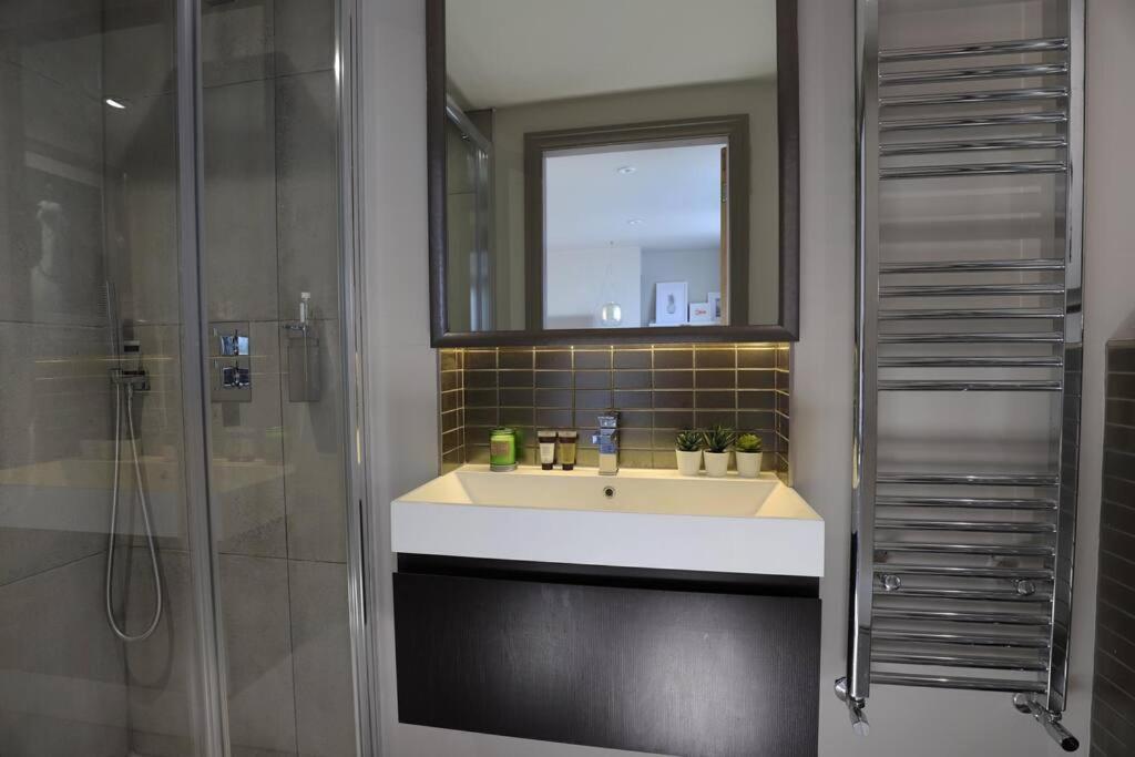 Stylish Townhouse 15 Mins To Laines & Seafront Villa Brighton Kültér fotó